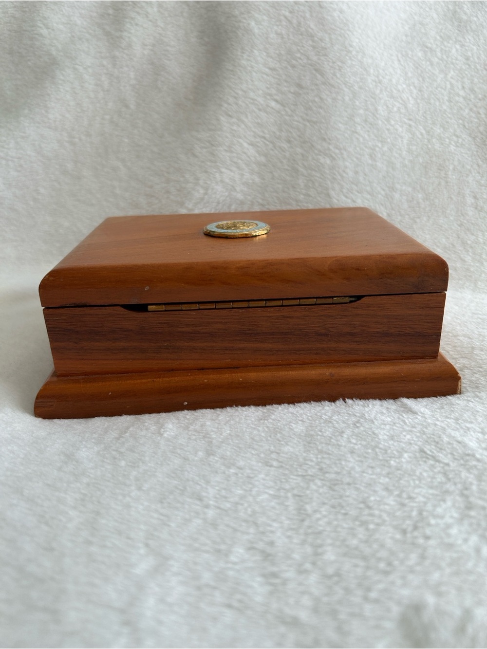 Wooden music box with University of Maine brass medallion - Picture 3 of 11